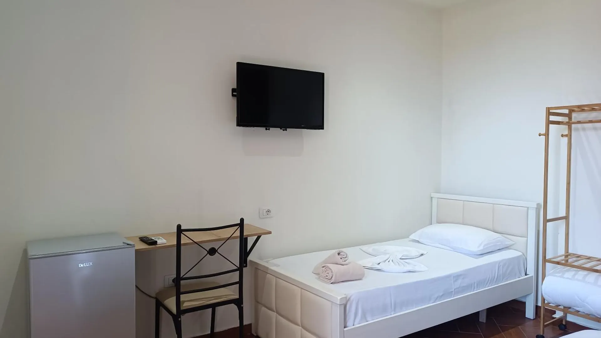 ***  Hotel Kavalona Park à Zverneci Albanie