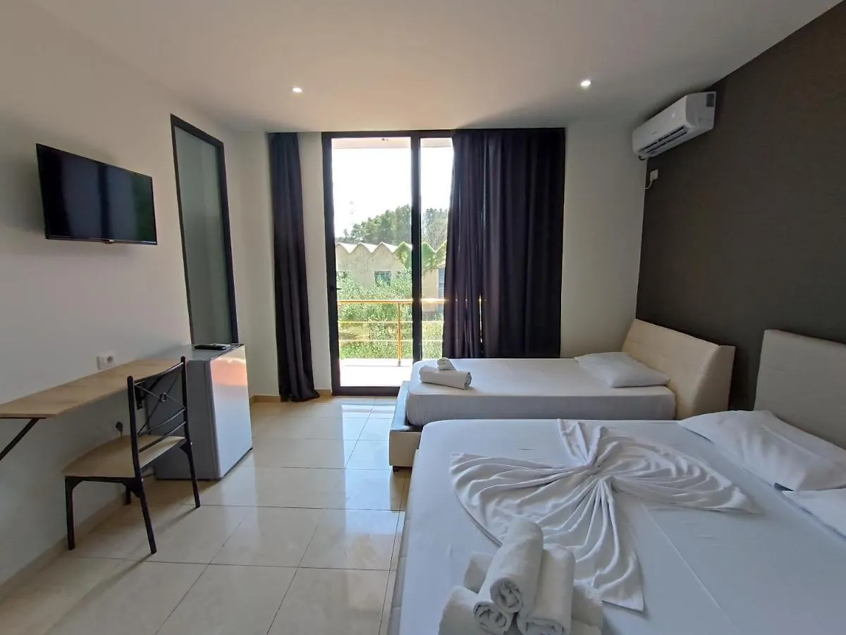 Kavalona Park Hotel Zvernec 3*,