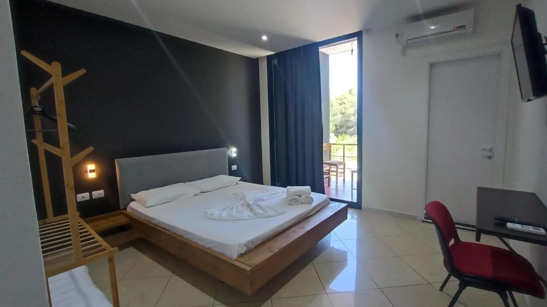 Kavalona Park Hotel Zvernec 3*,