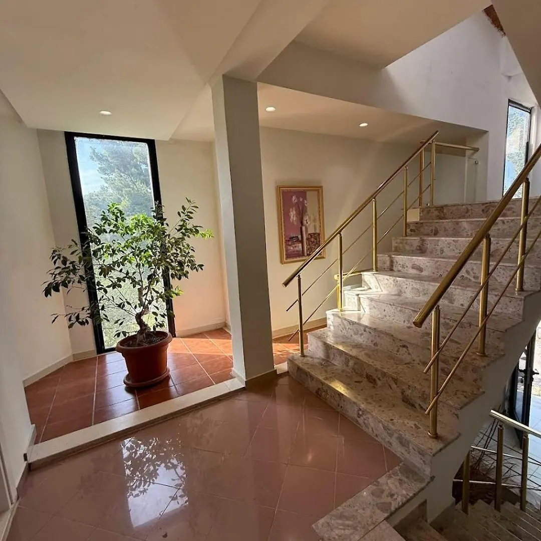 Kavalona Park Hotel Zvernec 3*,